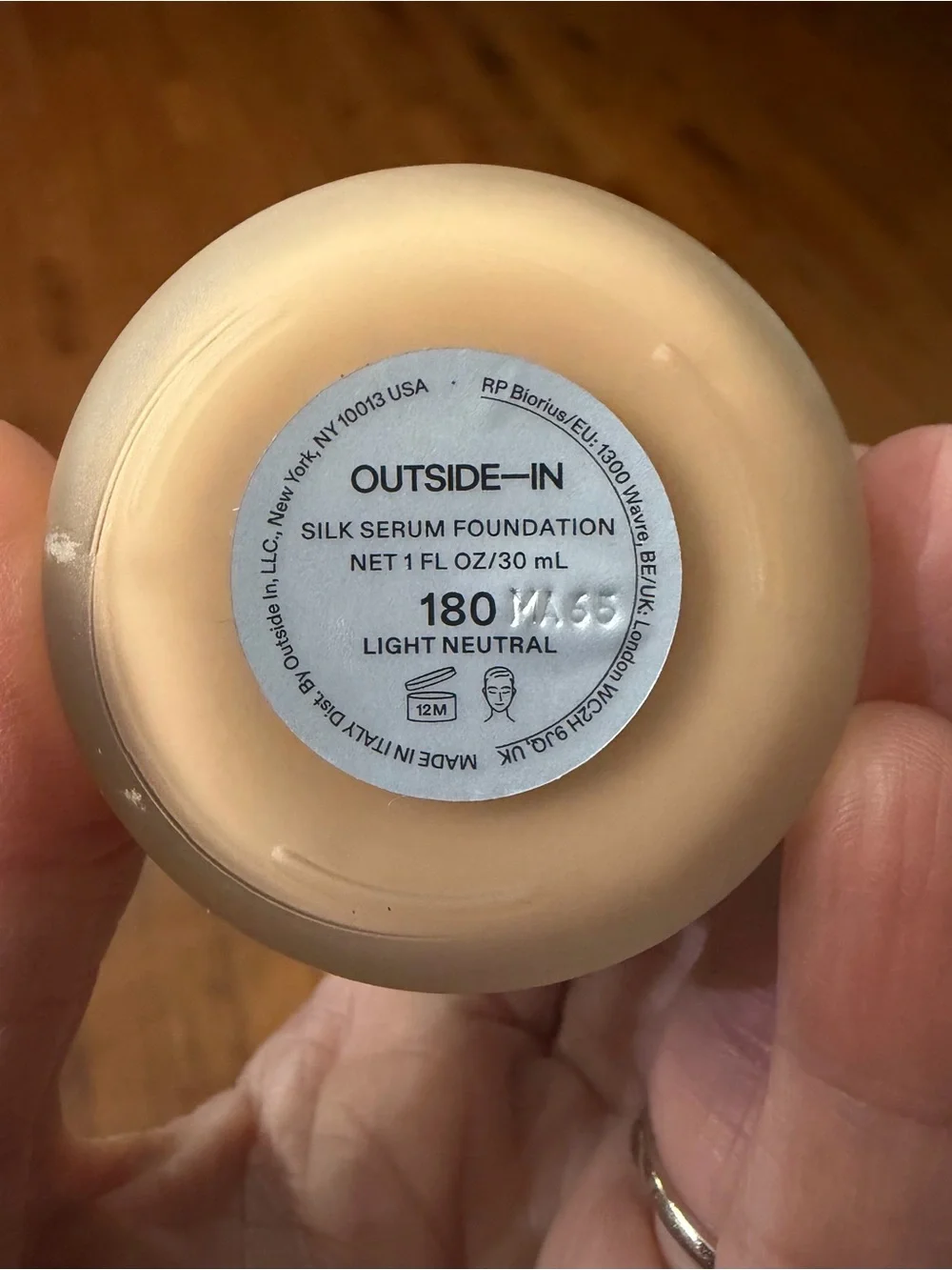 OUTSIDE-IN SILK SERUM FOUNDATION.